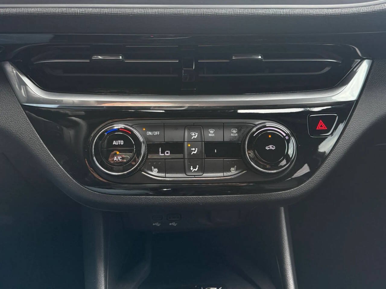 Used 2024 Buick Envista Sport Touring w/ Convenience I Package FWD image 10