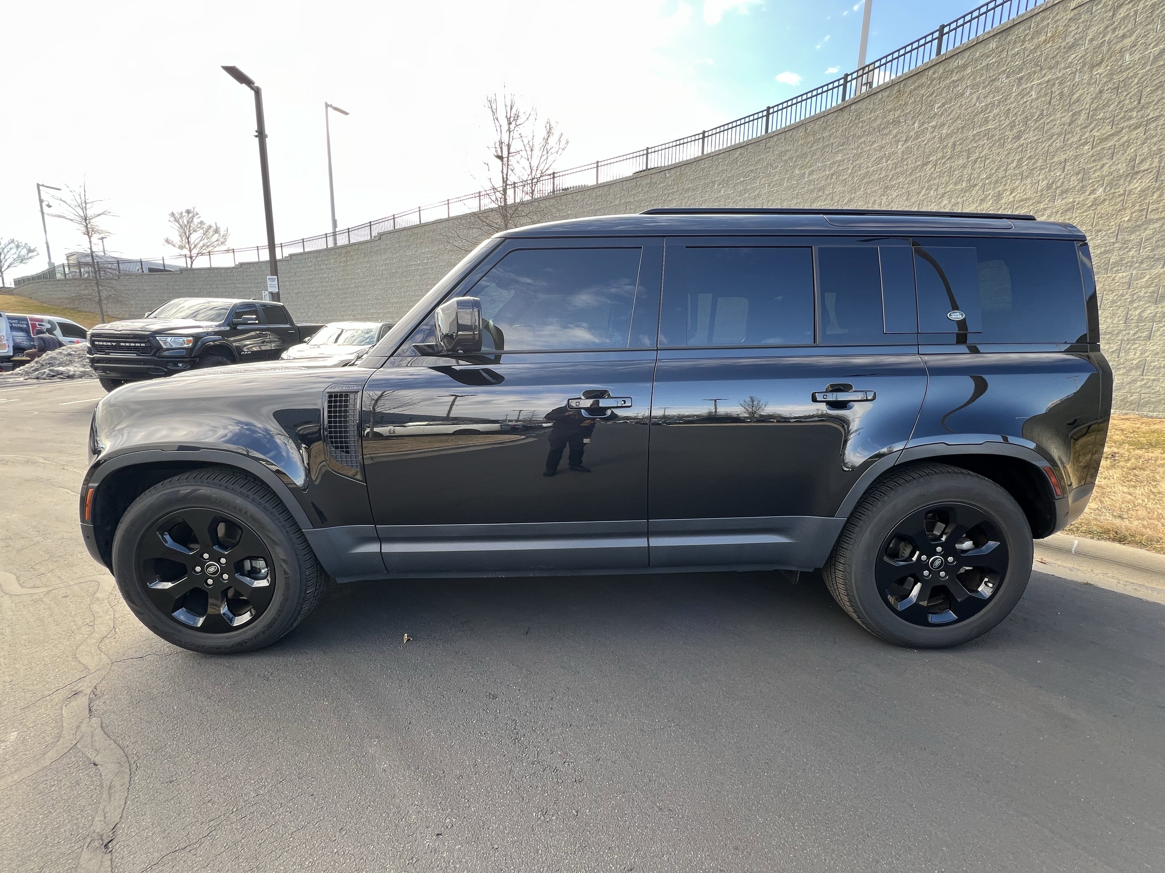 Used 2023 Land Rover Defender 110 S image 32