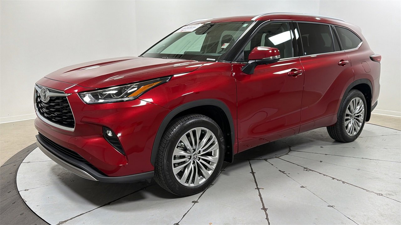 Certified 2025 Toyota Highlander Platinum image 1