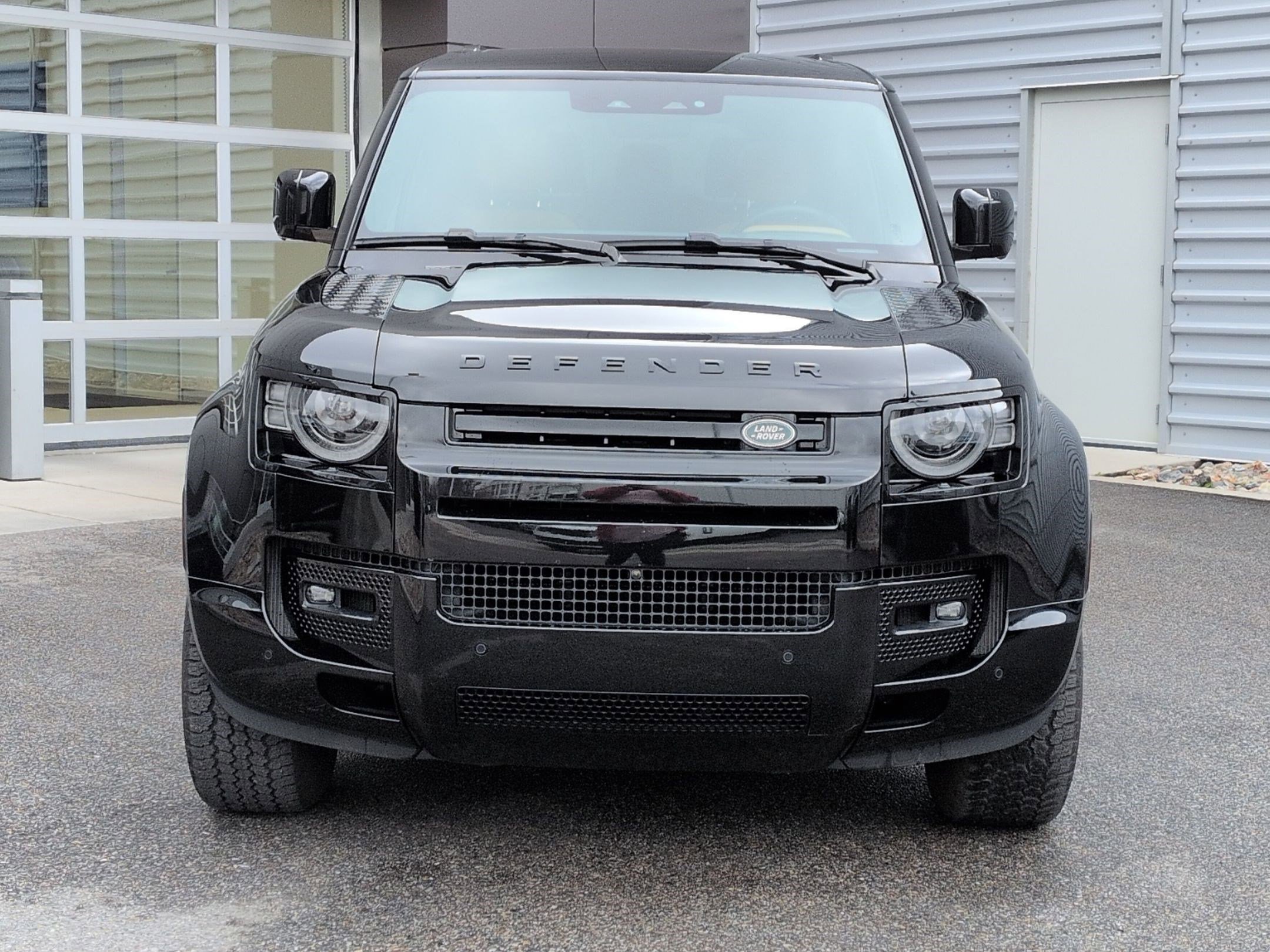 Used 2025 Land Rover Defender 130 X image 2