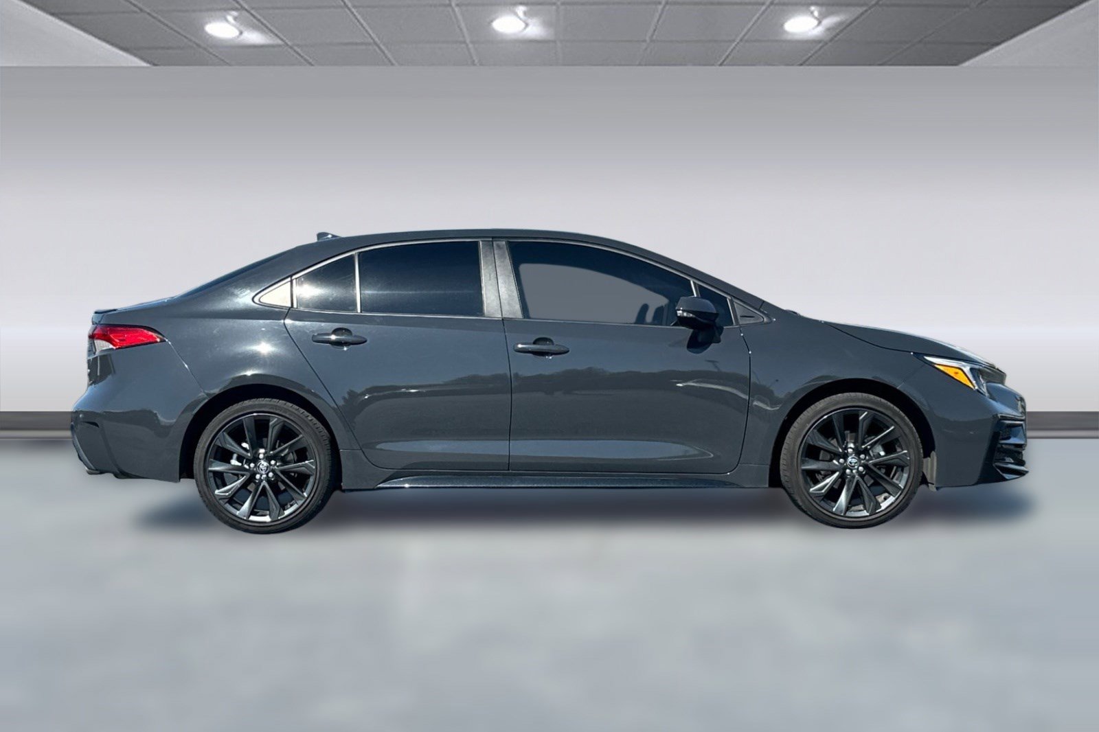 Used 2024 Toyota Corolla SE w/ SE Package FWD image 7