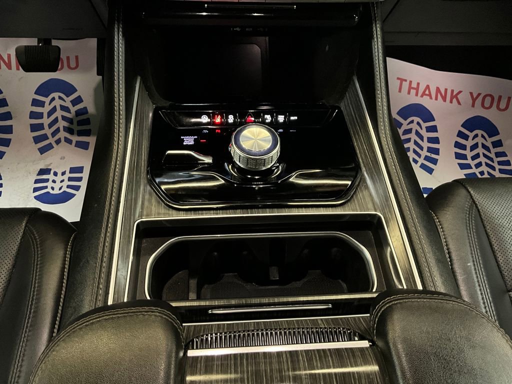 Used 2024 Jeep Wagoneer Series II w/ Flexible Seating Group image 8