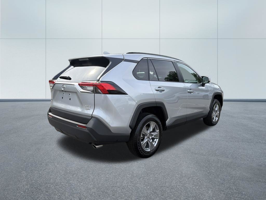 Used 2025 Toyota RAV4 XLE AWD/4WD image 5