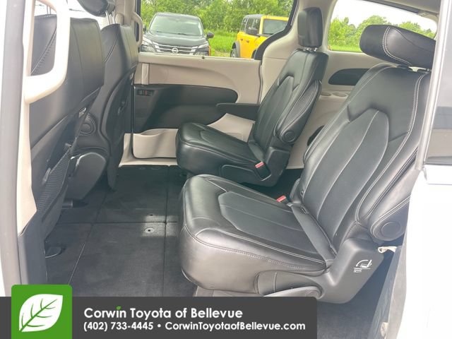 Used 2024 Chrysler Pacifica Touring-L FWD image 25