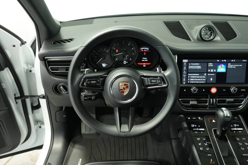 Certified 2025 Porsche Macan AWD/4WD image 13