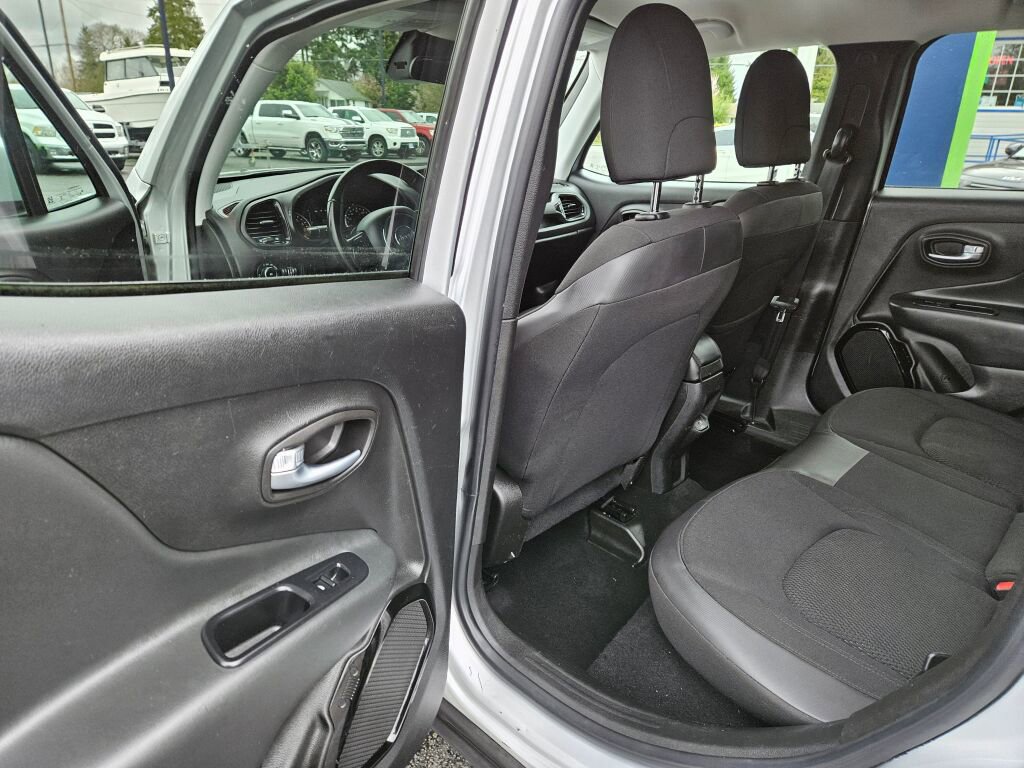 Used 2018 Jeep Renegade Altitude image 15