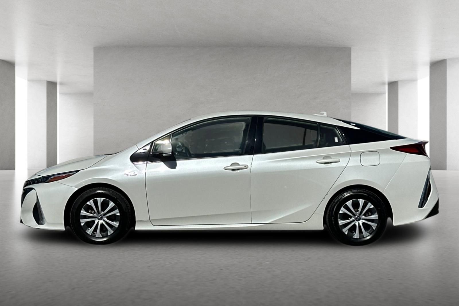 Used 2020 Toyota Prius Prime XLE image 7