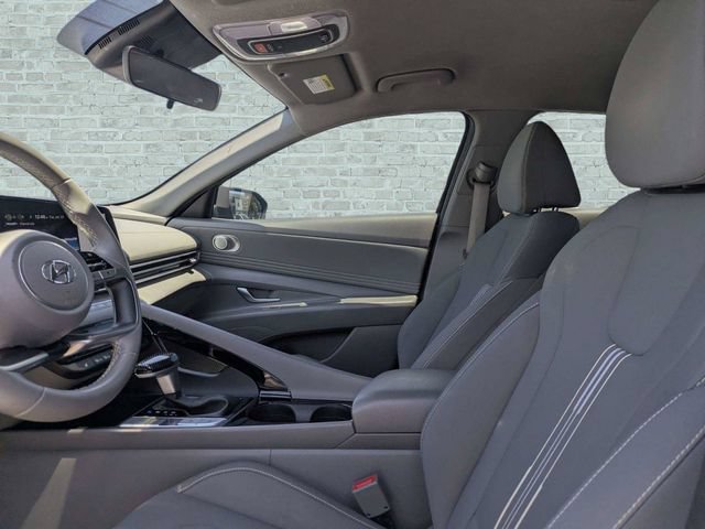 Used 2023 Hyundai Elantra SEL w/ Convenience Package FWD image 18