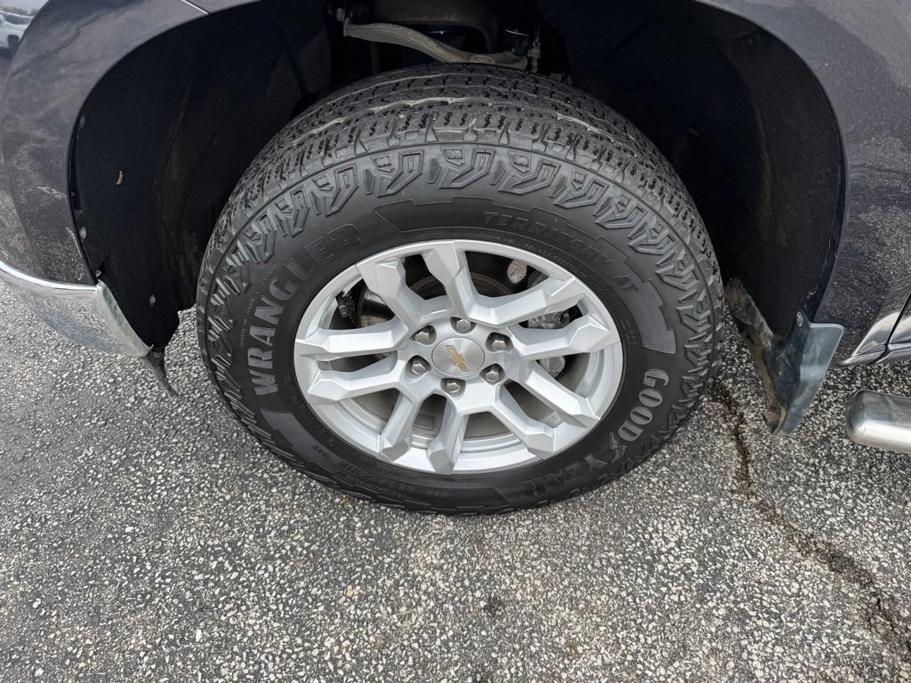 Used 2024 Chevrolet Silverado 1500 LT AWD/4WD image 27
