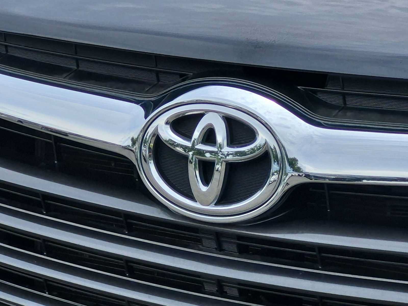 Used 2015 Toyota Highlander Limited AWD/4WD image 12