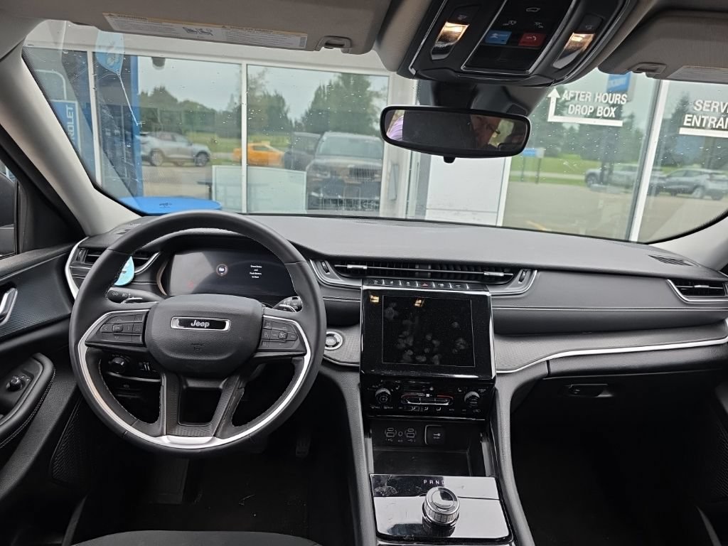 Used 2023 Jeep Grand Cherokee L Laredo w/ Luxury Tech Group I AWD/4WD image 12