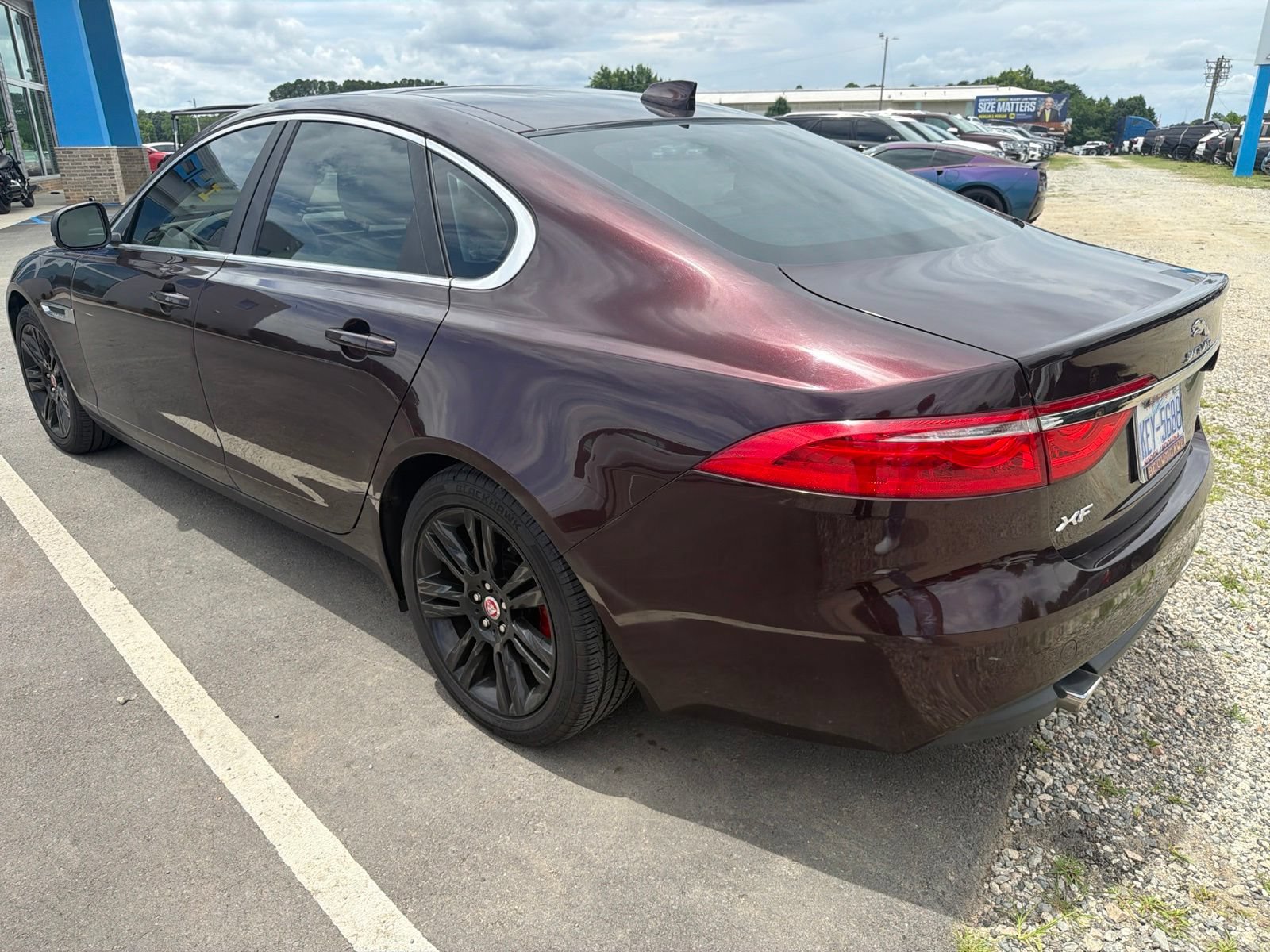 Used 2016 Jaguar XF Premium RWD image 7