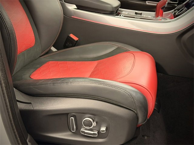 Used 2022 Land Rover Range Rover Sport SVR image 16