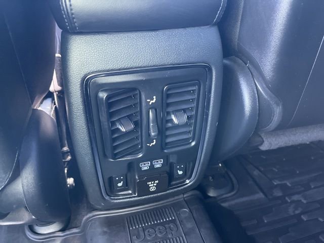 Used 2019 Jeep Grand Cherokee Limited w/ Luxury Group II image 19