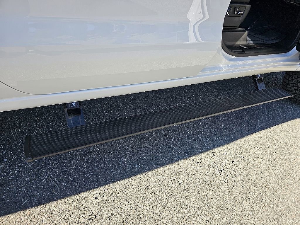 Used 2025 GMC Sierra 1500 AT4X image 21