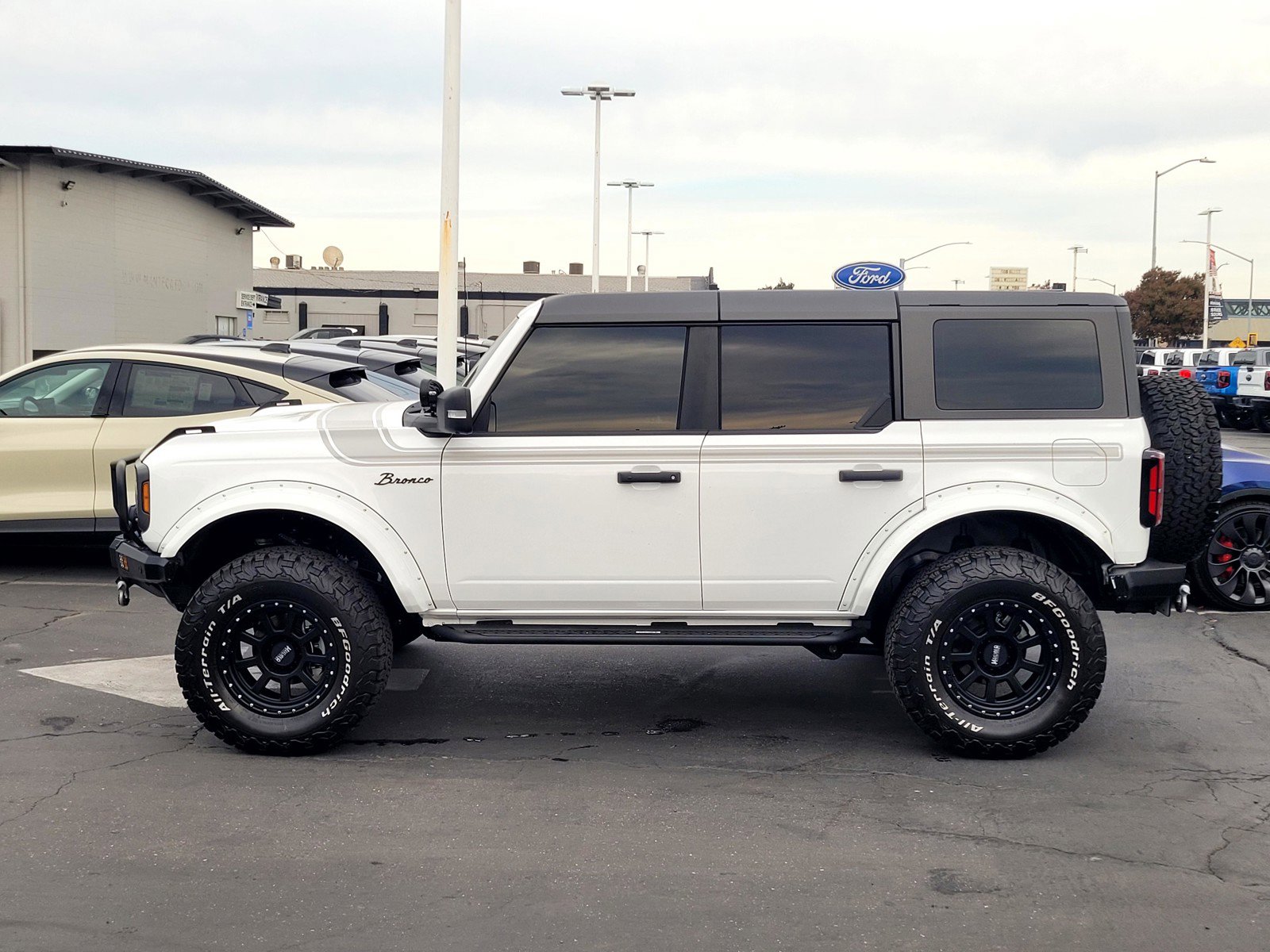 Used 2023 Ford Bronco Wildtrak image 7