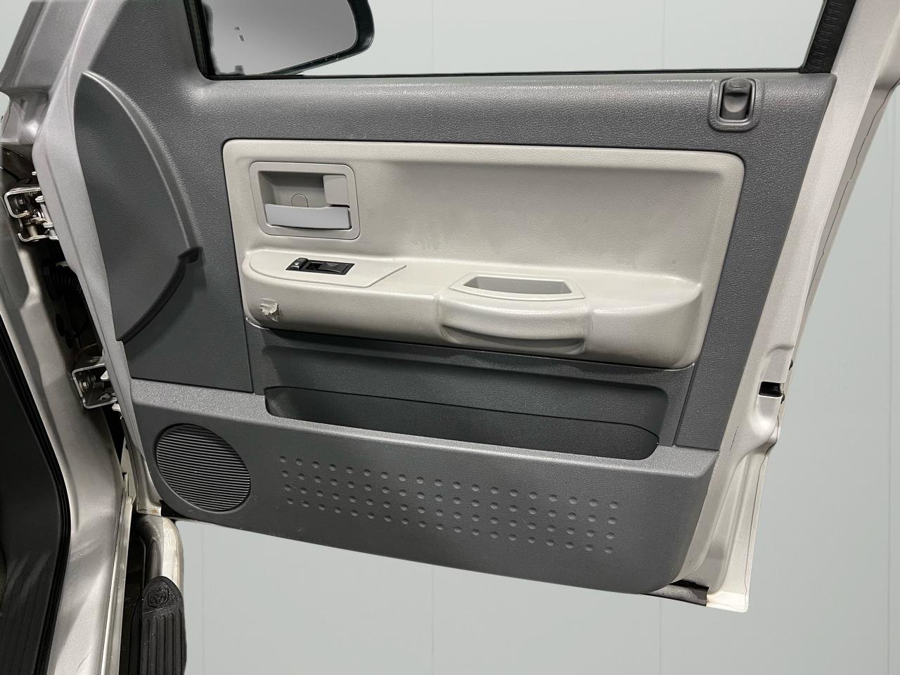 Used 2005 Dodge Dakota SLT w/ Trailer Tow Group image 23