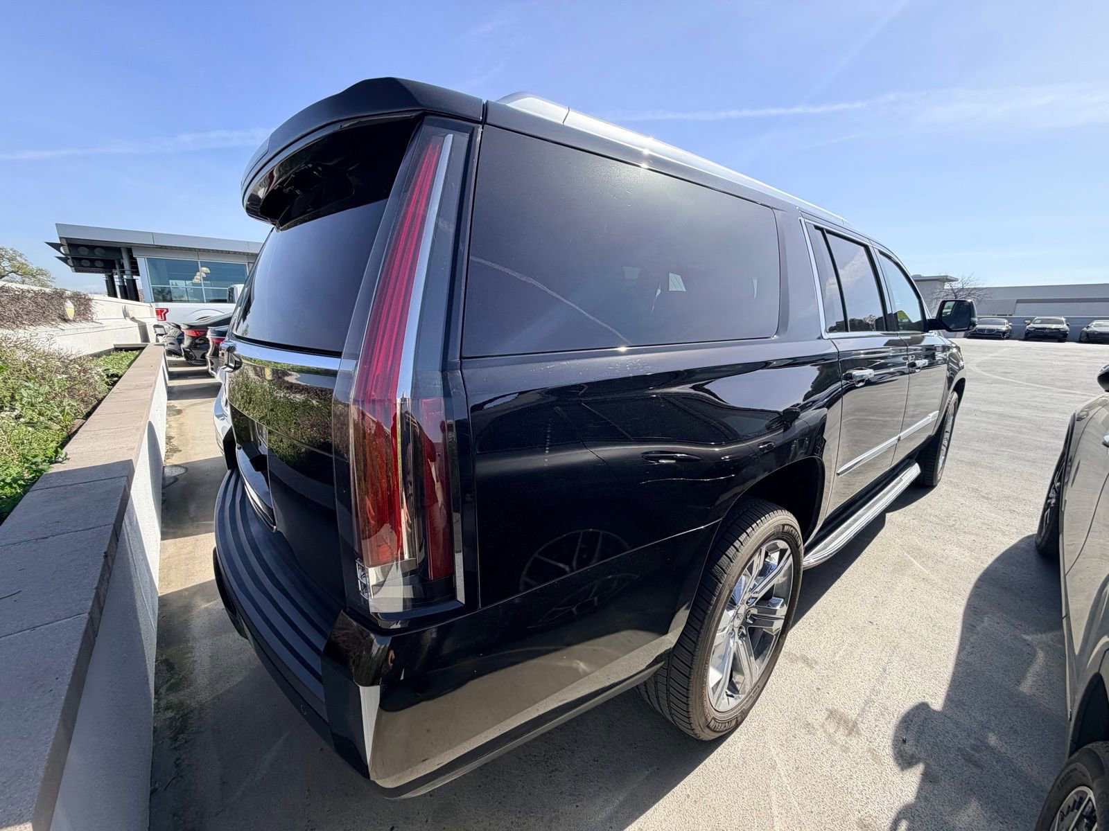 Used 2016 Cadillac Escalade ESV Luxury image 6