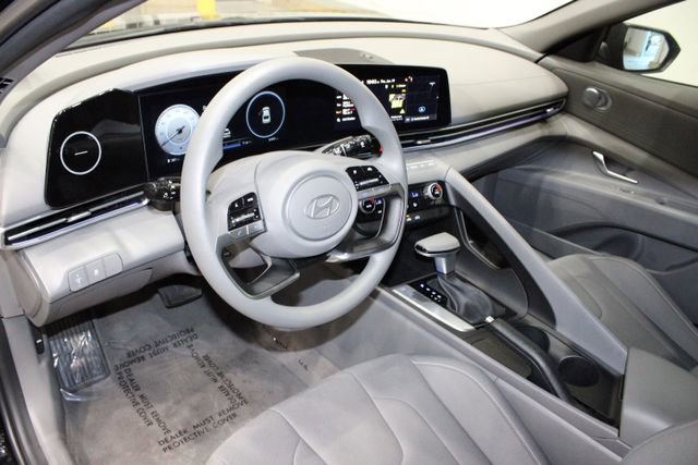 Used 2024 Hyundai Elantra SEL image 16