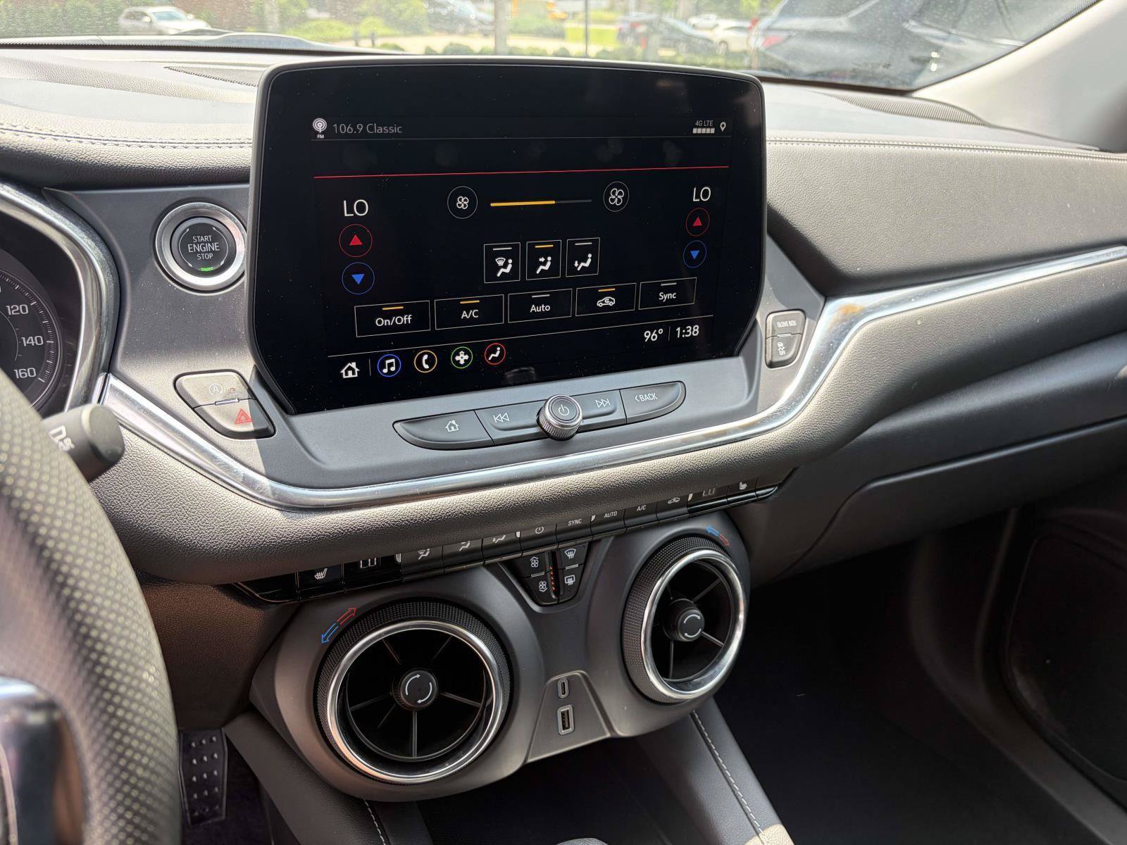 Used 2025 Chevrolet Blazer LT FWD image 11