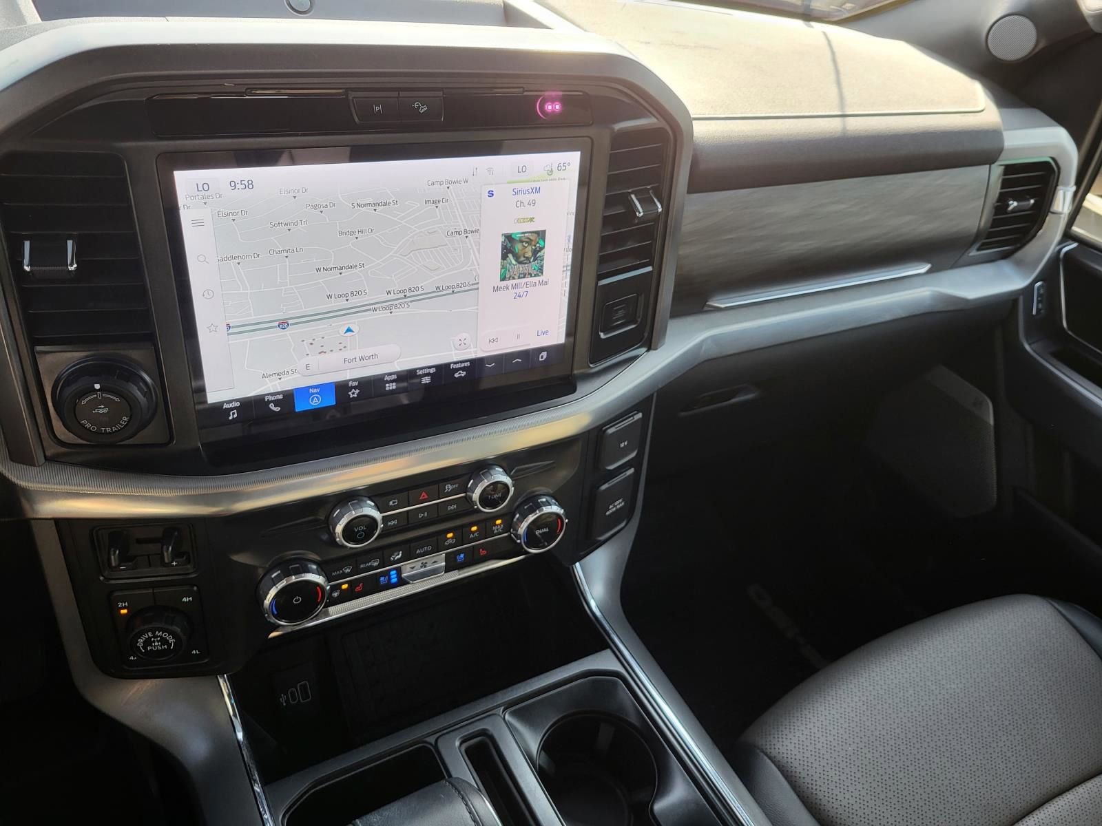 Used 2025 Ford F150 Lariat w/ Equipment Group 501A Mid image 25