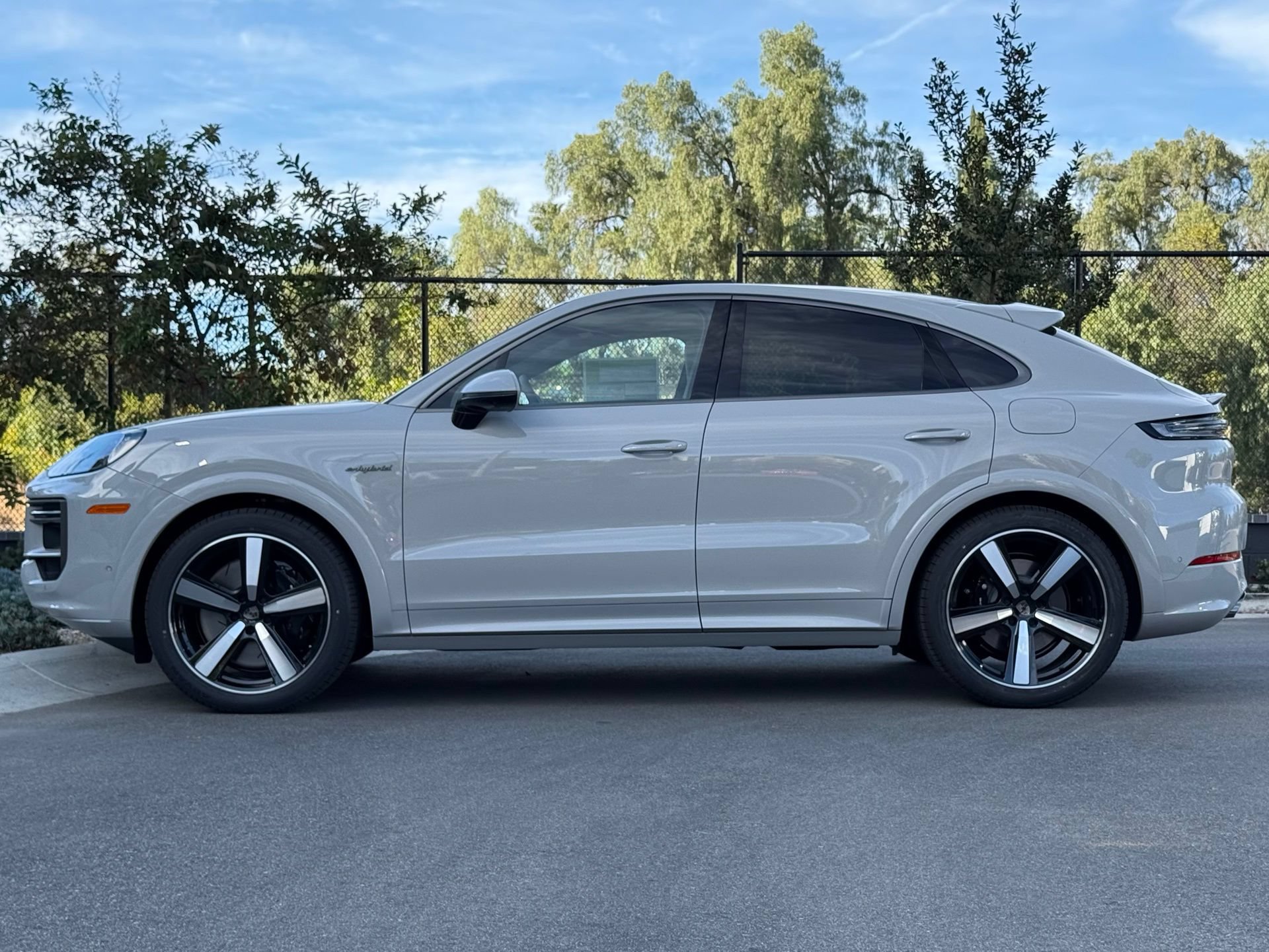 New 2026 Porsche Cayenne Turbo AWD/4WD image 2