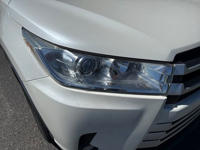 Used 2019 Toyota Highlander XLE AWD/4WD image 12