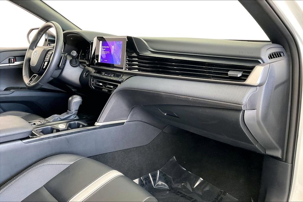 Used 2025 Toyota Camry SE image 22