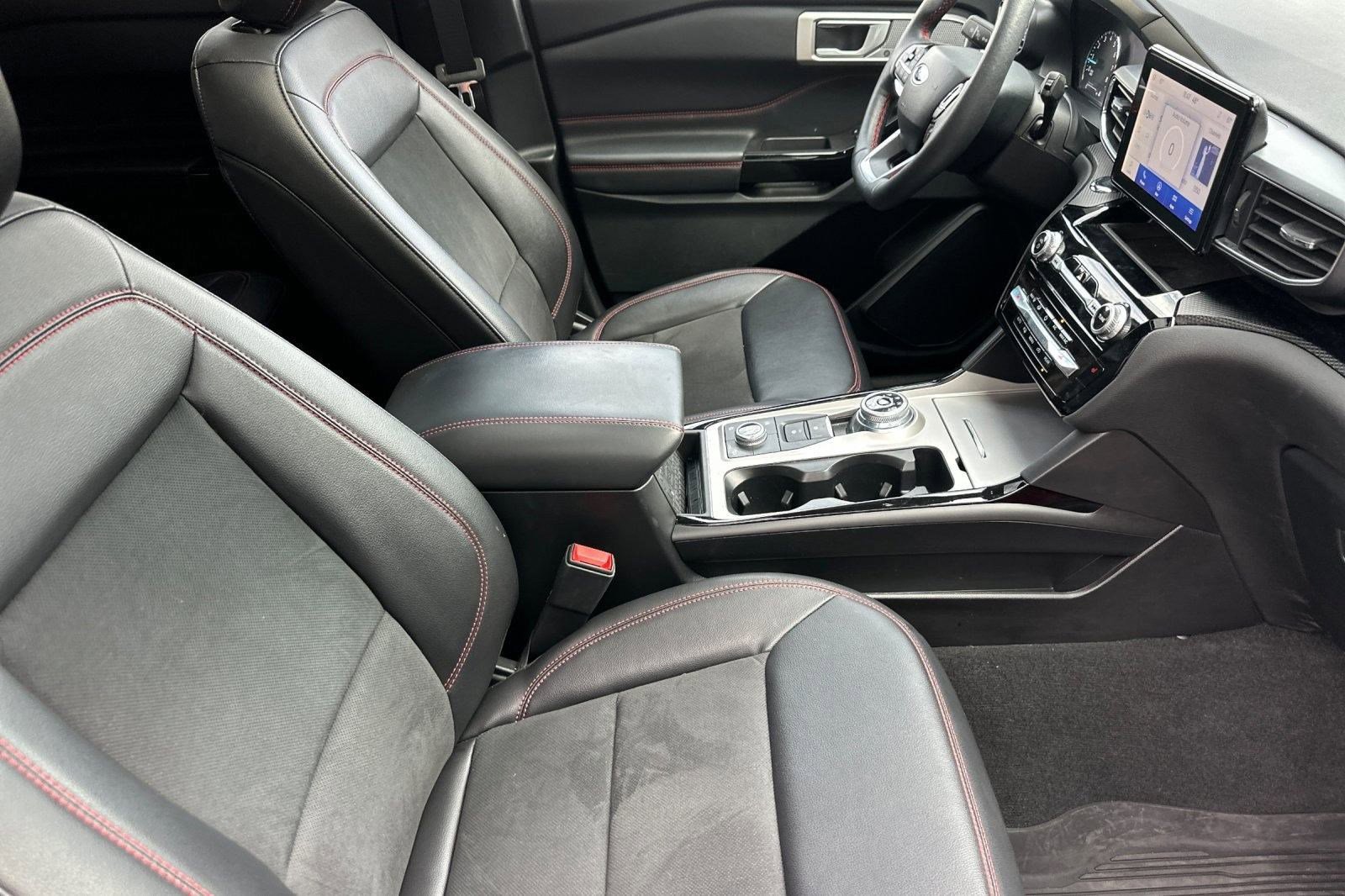 Used 2023 Ford Explorer ST-Line w/ Class IV Trailer Tow Package image 29