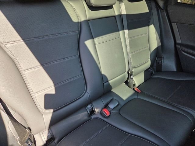 Used 2023 Mercedes-Benz GLC 300 4MATIC image 6
