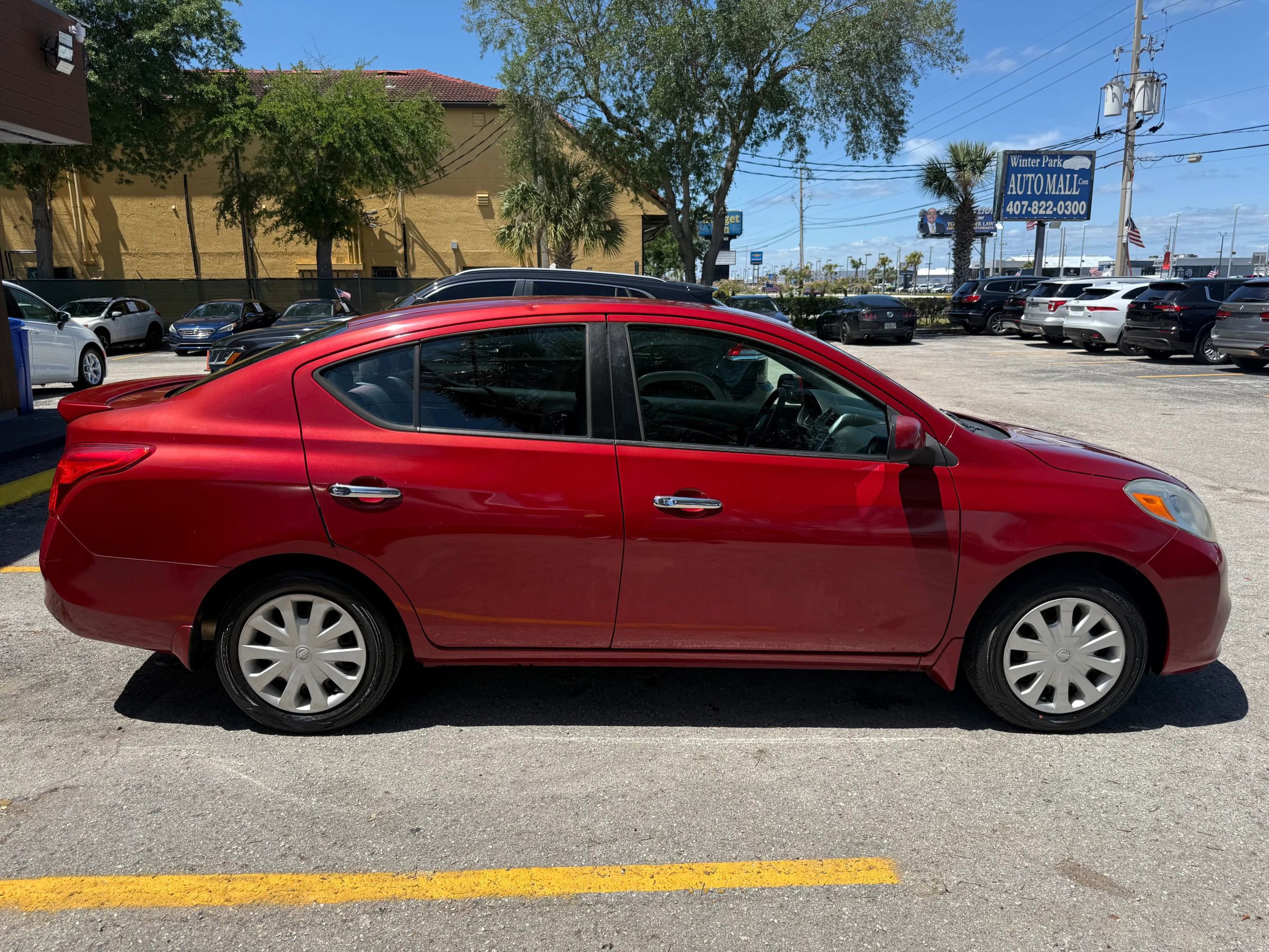 Used 2014 Nissan Versa SV image 4