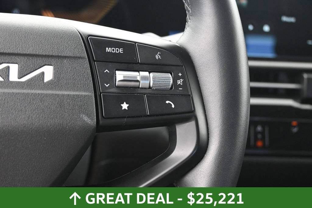Used 2026 Kia Sportage LX FWD image 31