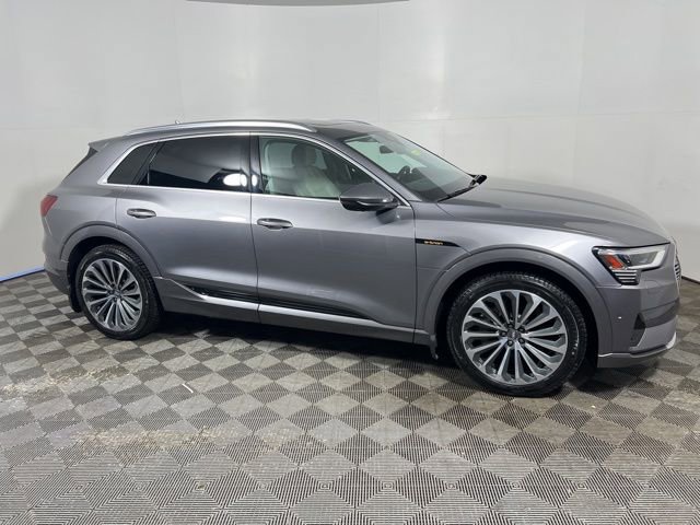 Used 2019 Audi e-tron Prestige w/ Prestige Package image 11