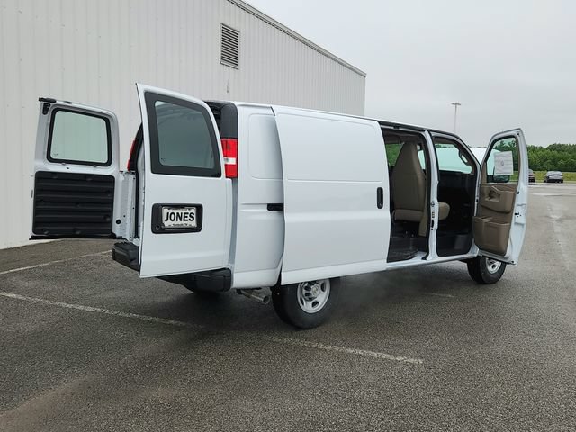 New 2026 Chevrolet Express 3500 RWD image 14