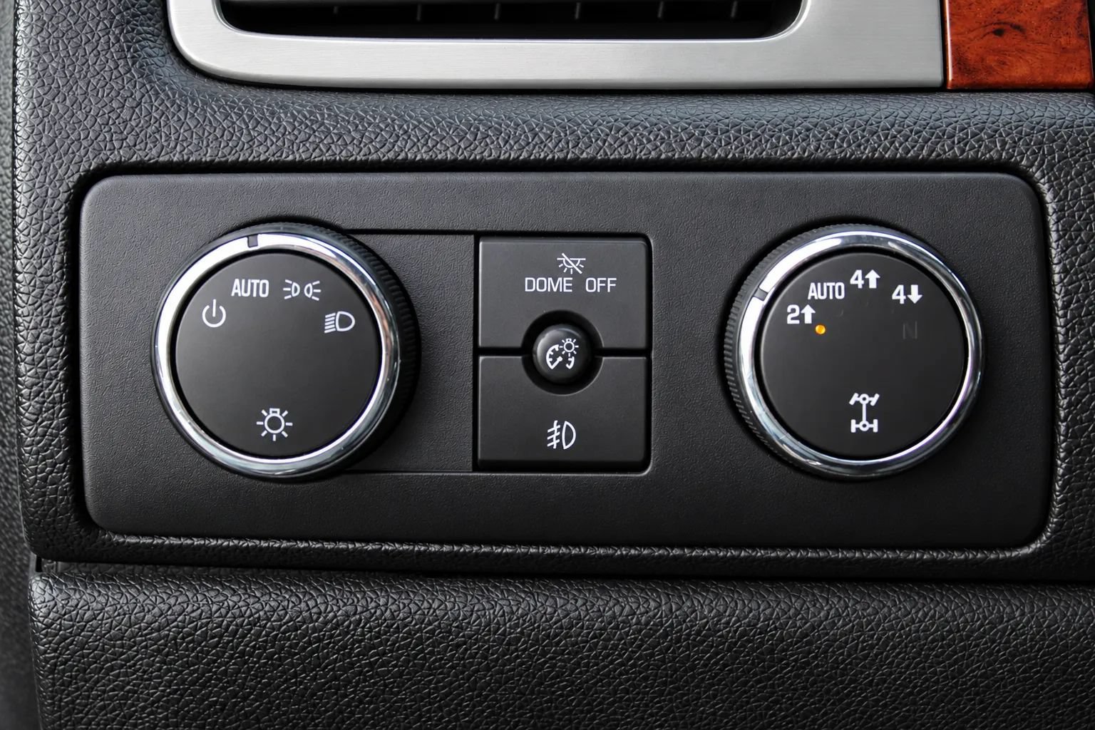 Used 2011 Chevrolet Avalanche LT AWD/4WD image 15