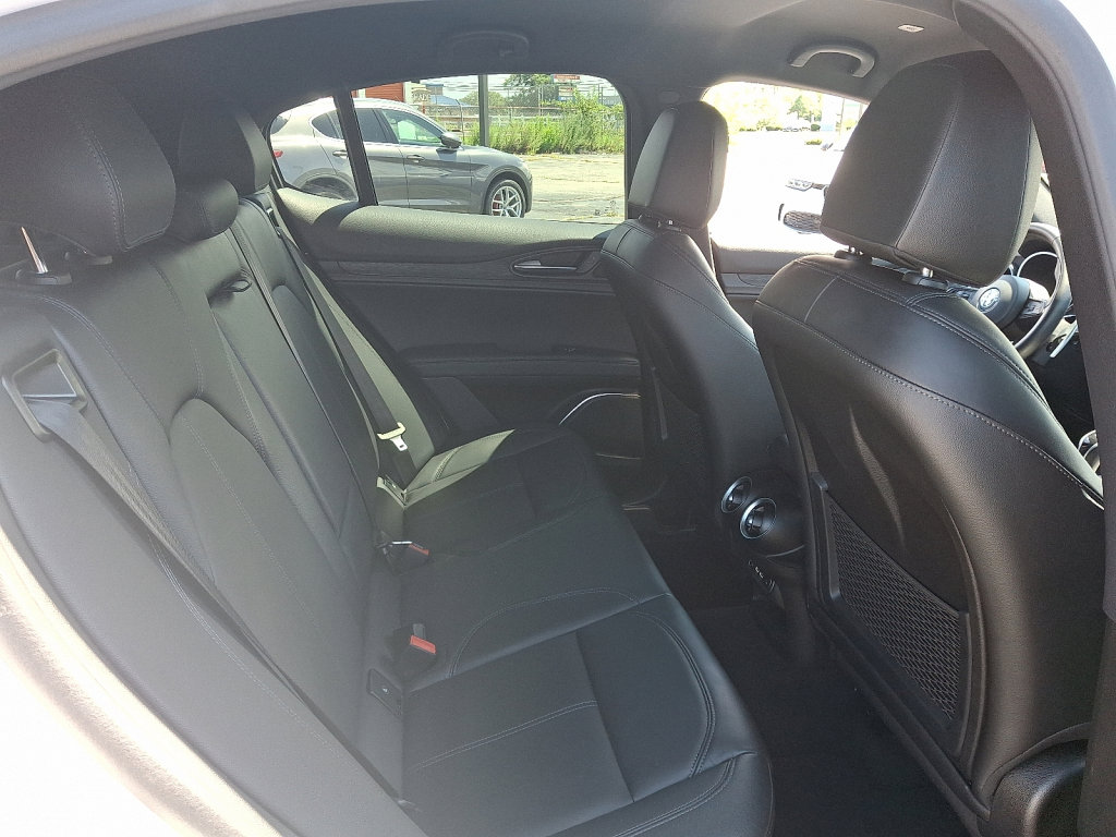 Used 2023 Alfa Romeo Stelvio Sprint image 15