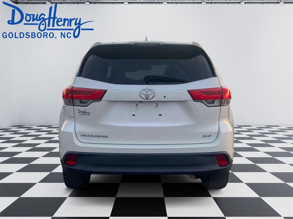 Used 2019 Toyota Highlander XLE image 4