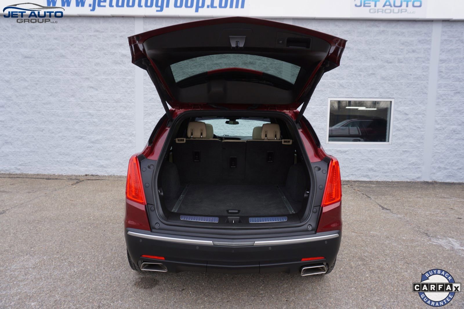 Used 2018 Cadillac XT5 Luxury w/ Driver Awareness Package image 16