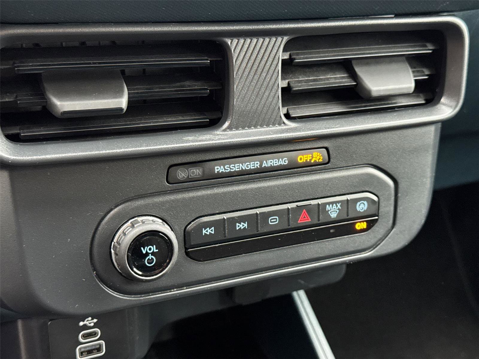 Used 2025 Ford Maverick XL image 31