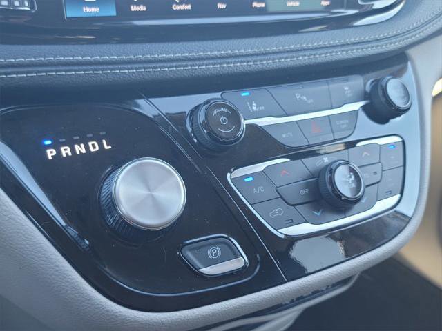 Certified 2024 Chrysler Pacifica Select image 29