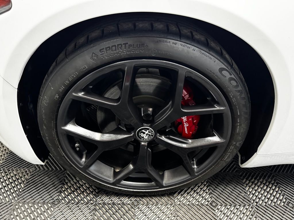 Used 2019 Alfa Romeo Giulia Ti w/ Nero Edizione image 21