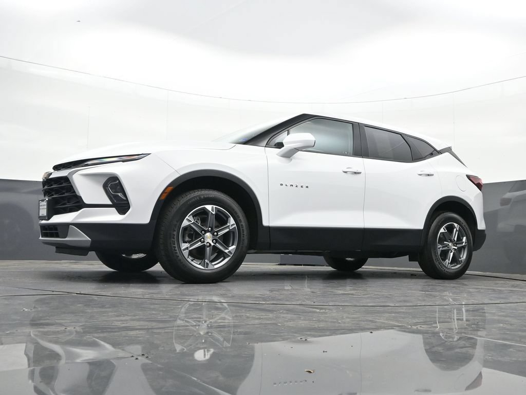 Used 2023 Chevrolet Blazer LT AWD/4WD image 29