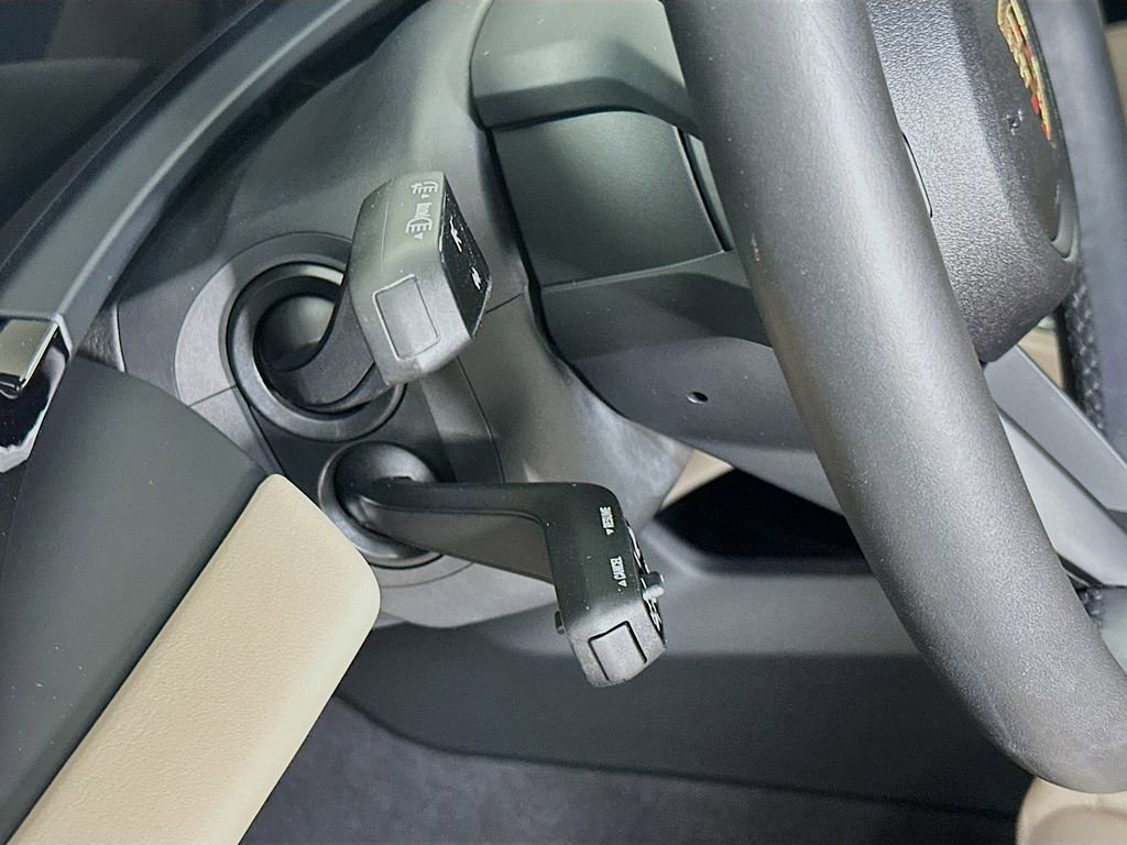 Certified 2025 Porsche Macan Electric image 11