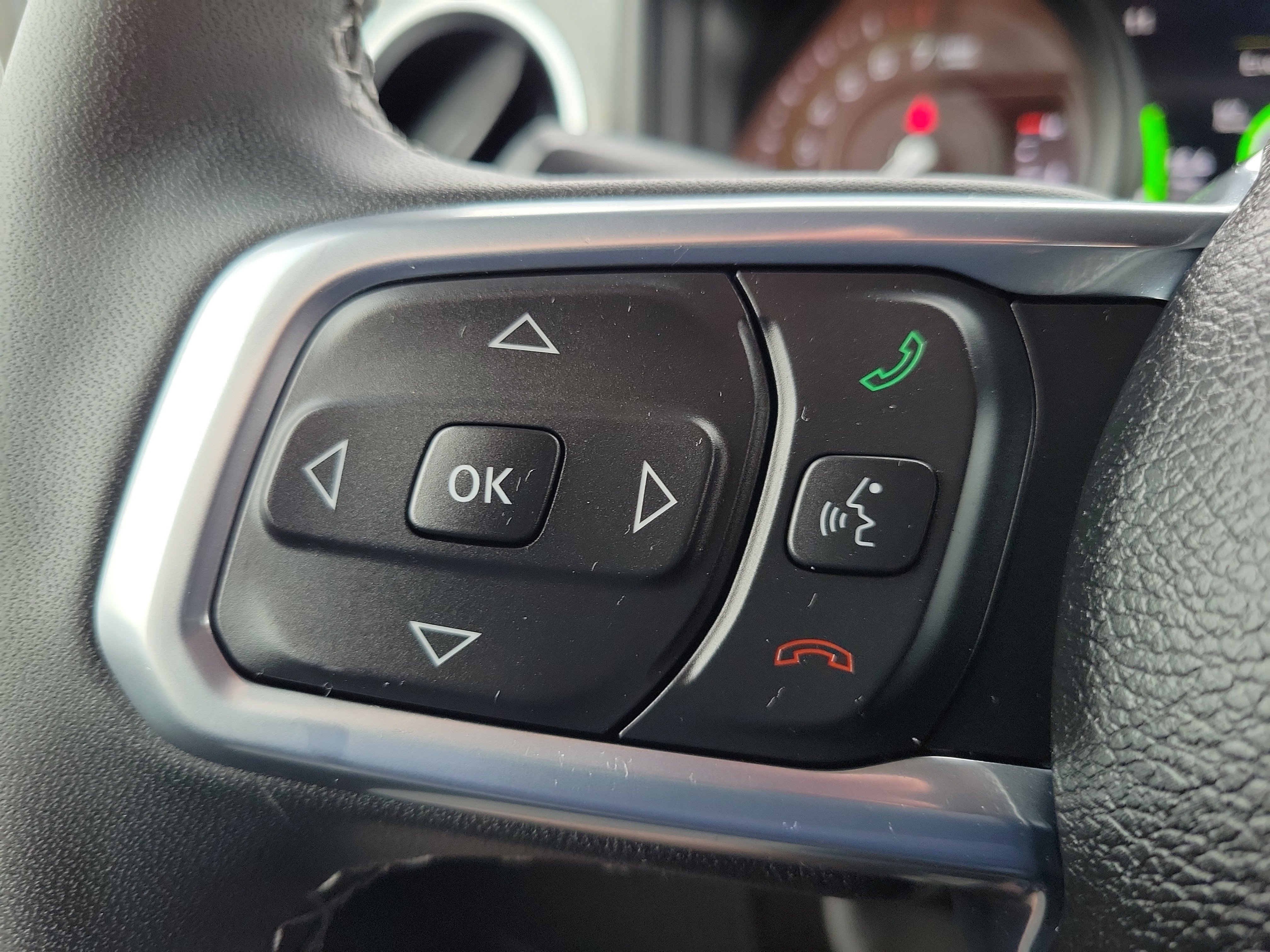 Used 2025 Jeep Wrangler Unlimited Sahara w/ Safety Group AWD/4WD image 16