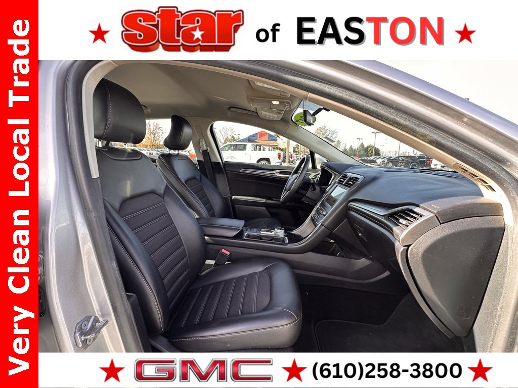 Used 2017 Ford Fusion SE w/ Equipment Group 201A image 9