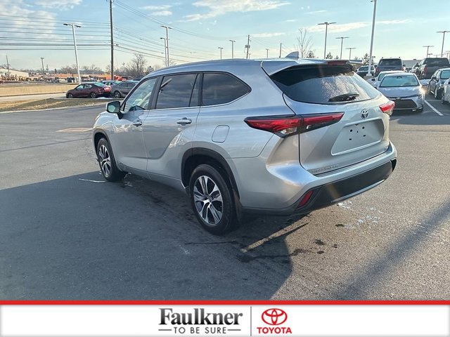 Used 2023 Toyota Highlander XLE image 11
