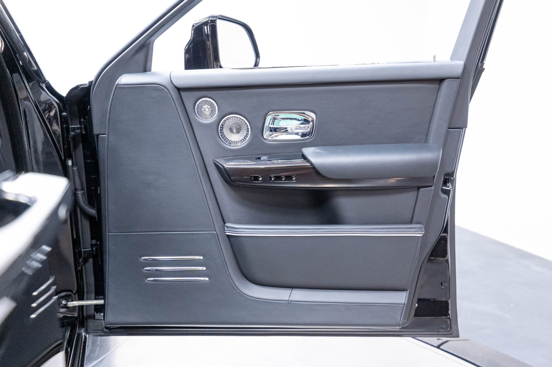 Used 2024 Rolls-Royce Phantom Sedan w/ The Phantom Package RWD image 48