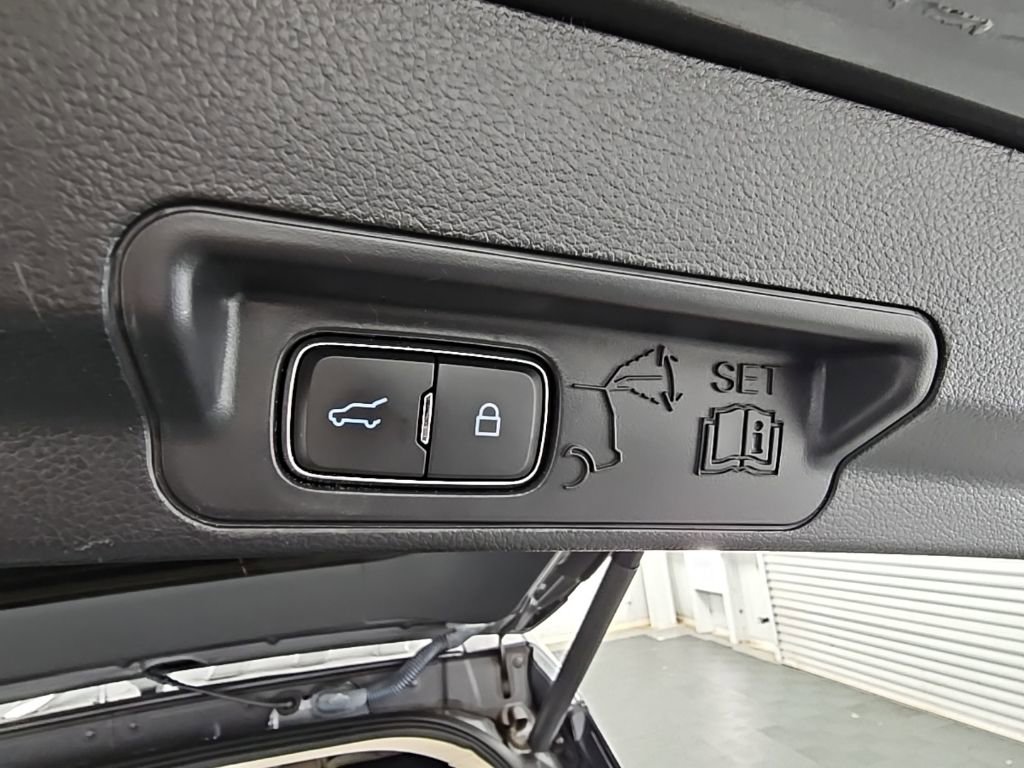 Used 2022 Ford Explorer XLT w/ Equipment Group 202A image 35