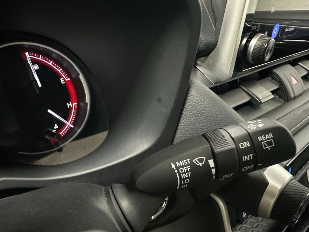Used 2025 Toyota RAV4 XLE FWD image 22