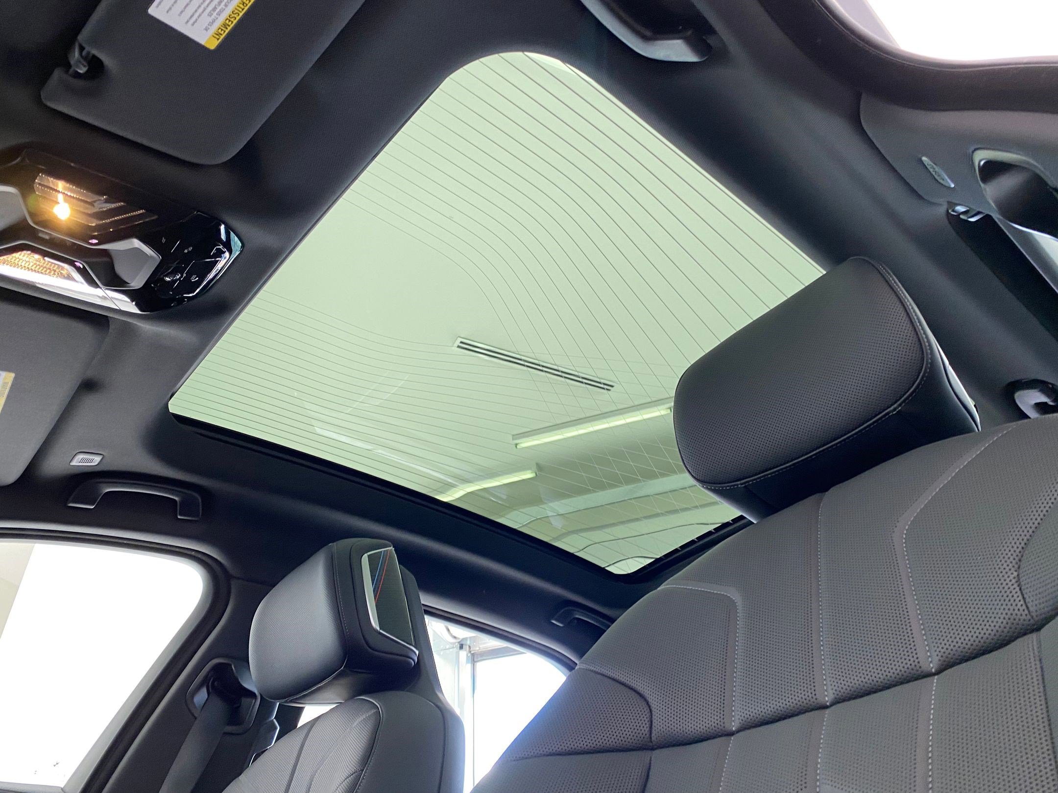 New 2026 BMW 750e xDrive w/ Premium Package image 15